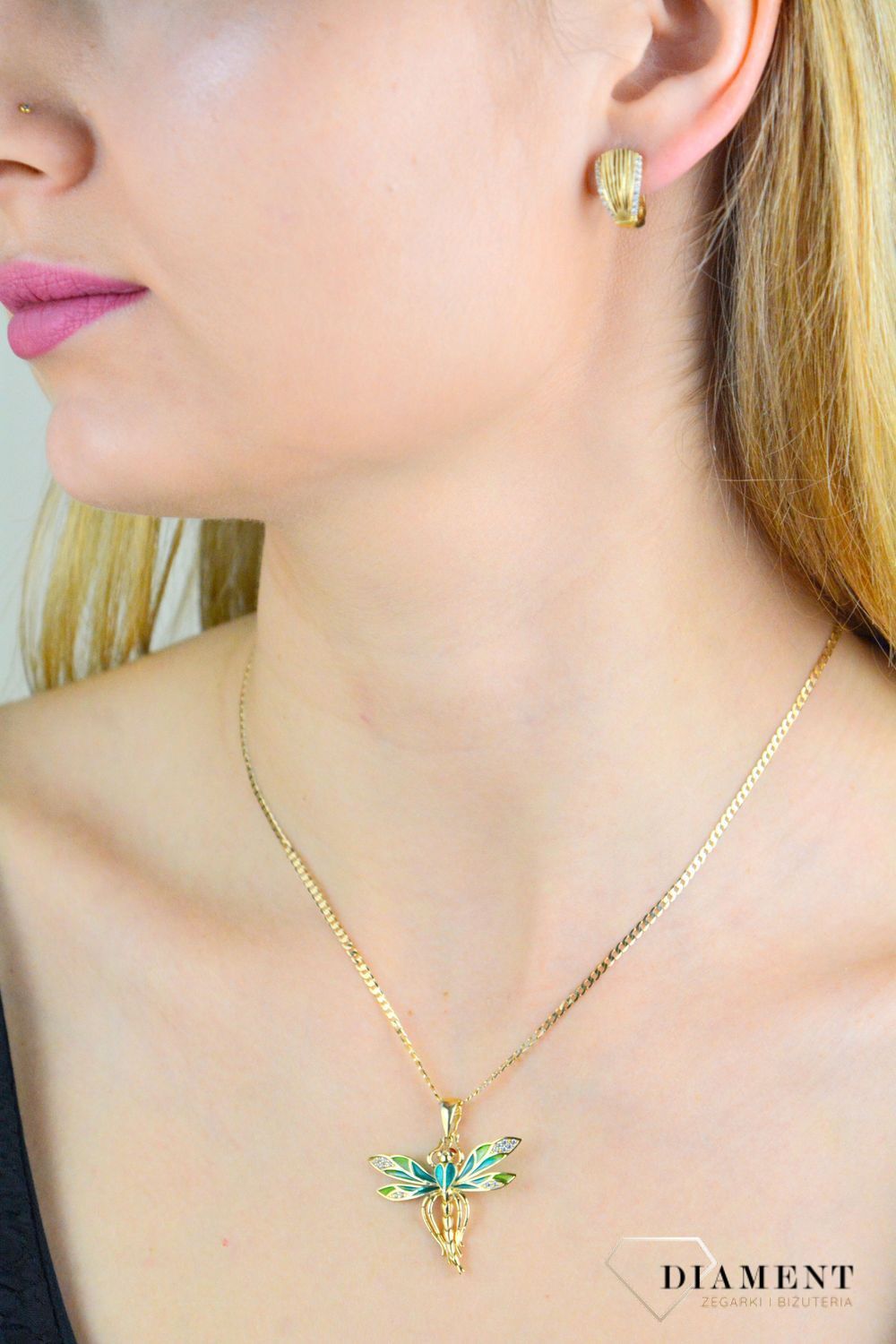 Złote kolczyki damskie 585 z grawerowaniem i cyrkoniami KL 8246A 585.jpg